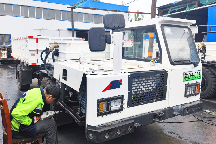 礦用無軌膠輪車水基自動滅火裝置