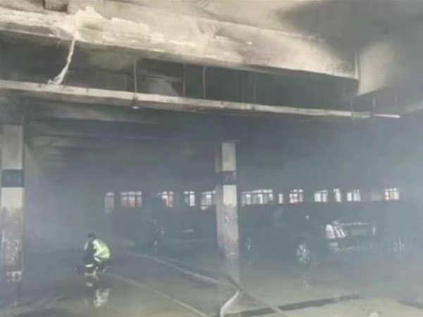 特斯拉鈑噴中心起火