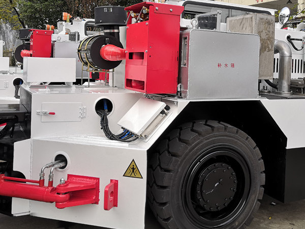 煤礦井下防爆無軌膠輪車自動滅火裝置